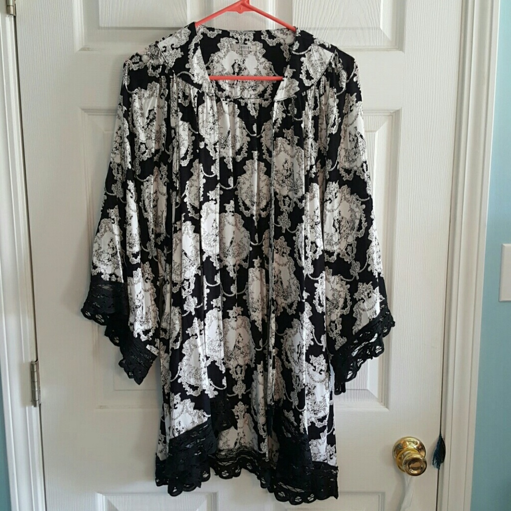 Kimono- size L, but it fits plus sizes